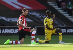 电讯报：英超新赛季继续保留跪地仪式，是唯一保留该仪式的联赛