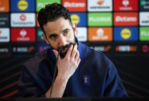 曼联球员赛前将首先在卡灵顿基地集合，然后一起前往老特拉福德