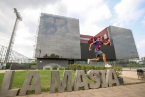 托伦茨谈首秀：我是喜欢带球突破的进攻型边卫 弗里克很关心我们