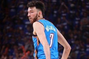 将总冠军奖杯带回家乡？切特：想让孩子看到希望 这是有可能的