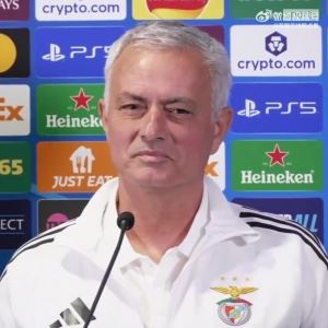 穆帅：很多俱乐部害怕而不挂前教练照片，切尔西做法说明他们伟大