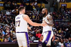 詹姆斯谈东契奇减重：天哪！我也得开始他的训练计划了