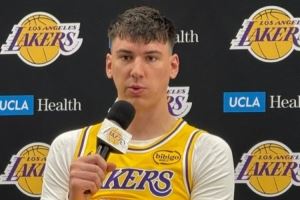 拉拉维亚谈詹姆斯开启个人第23个赛季：太疯狂了 我才23岁