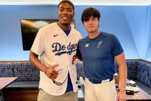 10年7亿美元的棒球手！八村塁晒与大谷翔平的合照