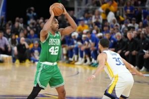 融入球队文化！霍福德为赢球而战 完美契合勇士团队协作的传统