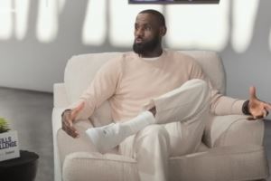 詹姆斯：我仍然喜欢上场训练 喜欢看球穿过篮网 仍有新秀般的感觉