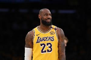 詹姆斯宣布退役？湖记：时机合适 提前宣告能像科比那样接受致敬