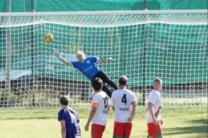 0-10惨败！82岁老门将首发出场被换下，打破意大利最年长球员纪录