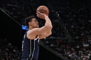 可靠替补！独行侠鲍威尔首节3中3高效拿下7分4板