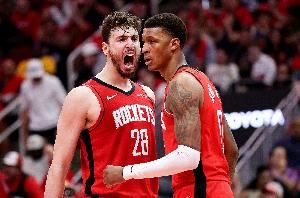 都奇准无比！火箭上半场三分13中8&申京2中2 老鹰15中8