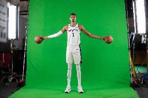 和姚明同身高！此前仅九位2米26及以上球员出战过 文班将是第十个