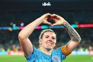 切尔西女足队长米莉-布赖特宣布从英格兰退役：无法兼顾两边了