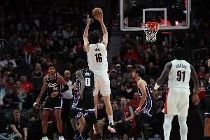 媒体人：杨瀚森适应NBA三分线的速度比想象快 若场均1三分就很棒