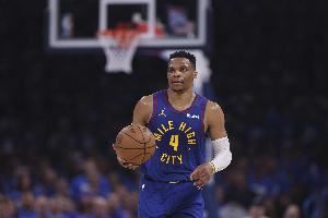 Shams：威少与国王从七月开始每周都在进行对话 他们一直保持沟通