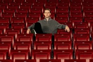 续约！德容社媒晒在诺坎普照片：不仅是俱乐部，更是大家庭