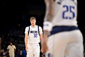 超高阵容！独行侠季前赛防守效率97.1 高居联盟第一