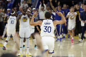 同期联盟第一！过去3个赛季库里最后24秒轰进第6记追平&反超三分