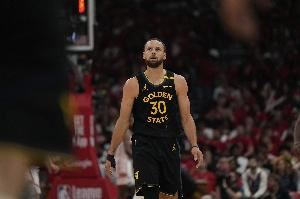 美媒：库里是史上砍40+且罚球不超10次场数最多的球员 用实力说话