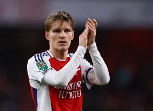 厄德高：排名榜首后每个人都说我们要夺冠，但我们得专注于自身