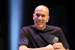 记者：齐达内几天前就拒绝了尤文图斯的邀请，他只等待法国队