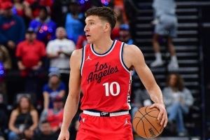 投不进防不住你是有伤吗？博格丹5中1得2分1板 三分3中0