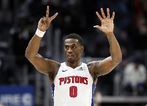 杜伦单场至少得到30分15板&命中率不低于90% 霍华德后首人